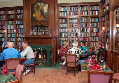 hopland-inn-library